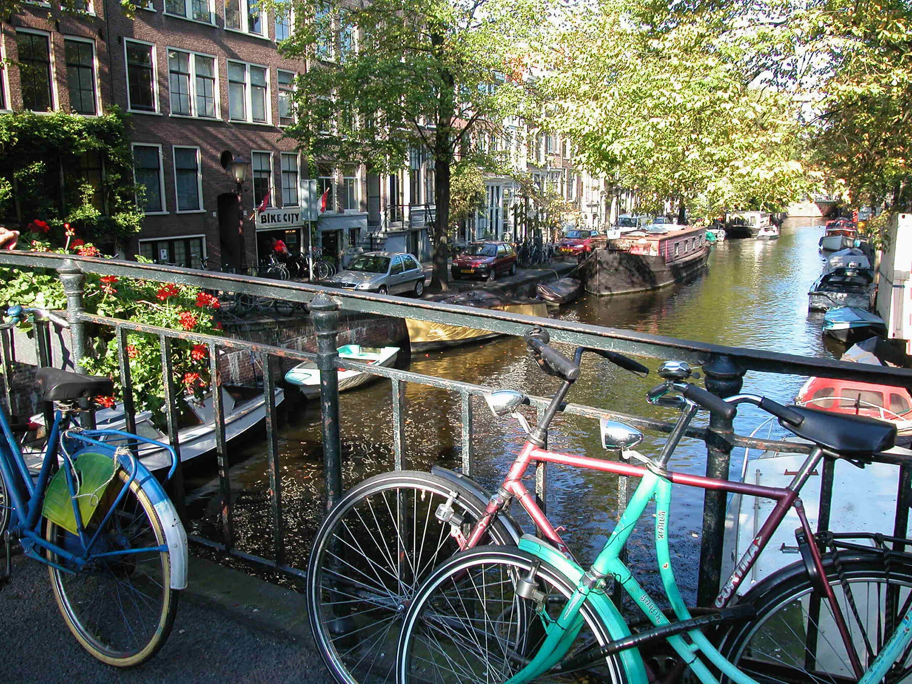 Pedal your way around town to take in copious canal views